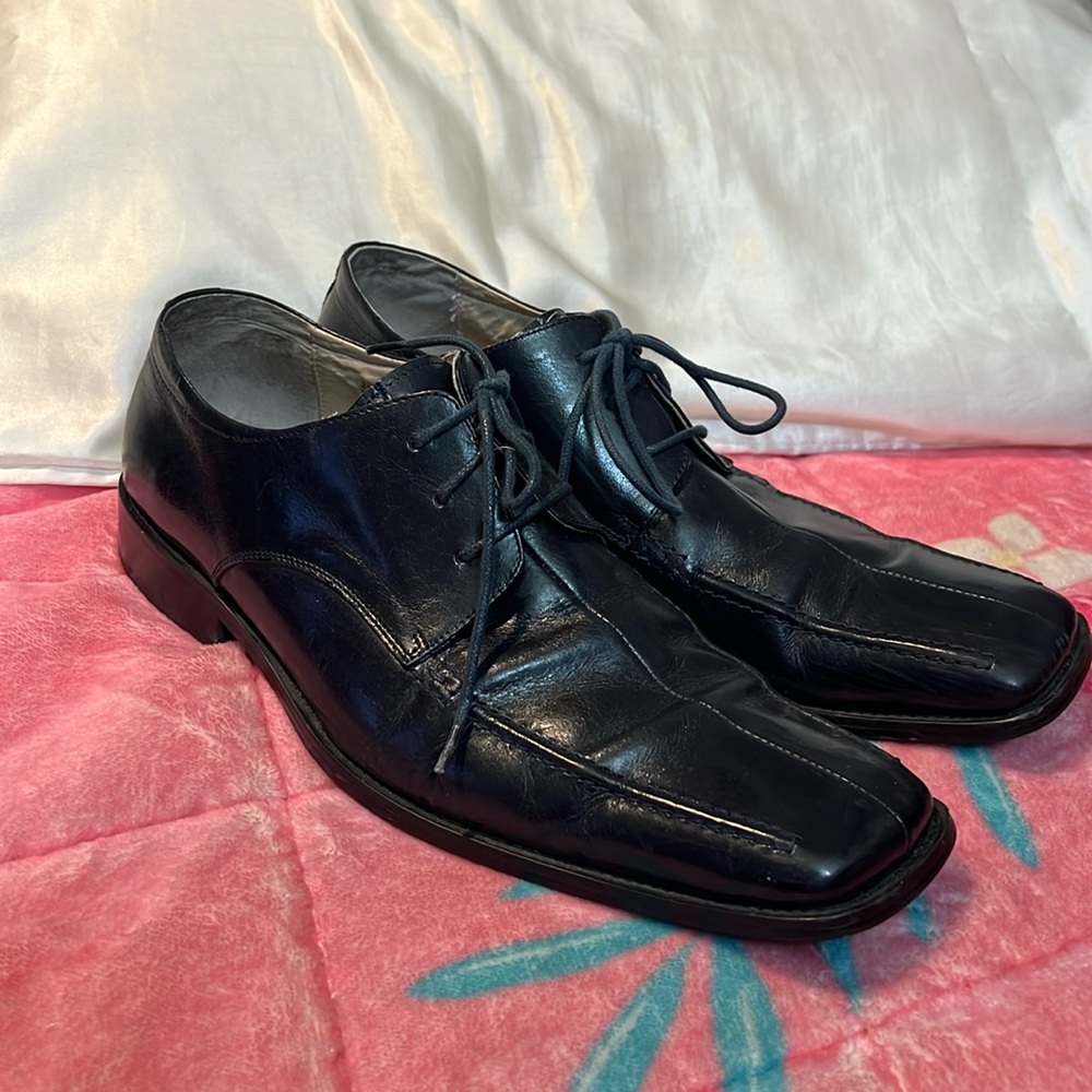 SALE 🔥🔥Classic Stacy Adam’s Blue Leather Dress Shoes. Slightly worn. Size: 10